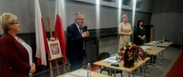 Podczas Sesji rady Miejskiej w Mordach, w dniu 22.06.2023 r.Od prawej na zdjęciu: Skarbnik Miasta i Gminy Mordy Lidia Lipińska, Sekretarz Miasta i Gminy w Mordach Monika Nasiłowska- Osik, Burmistrz Miasta i Gminy Mordy- Jan Paweł Ługowski, Przewodnicząca Rady Miejskiej w Mordach Katarzyna Kotowska.