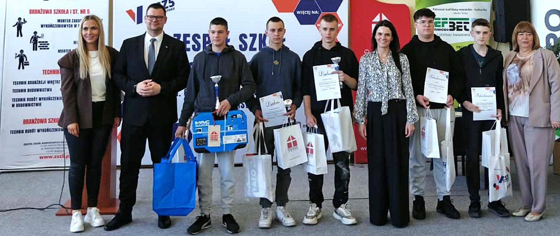 Młodzi fachowcy z Zespół Szkół nr 1 im. Marszałka J.K. Piłsudskiego w Bielsku Podlaskim - triumfatorzy turnieju Nowoczesne budownictwo wokół nas