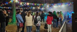 Uczestnicy w trakcie zabawy