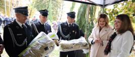 Przekazanie_kompletów_ochrony_osobistej_strażaka