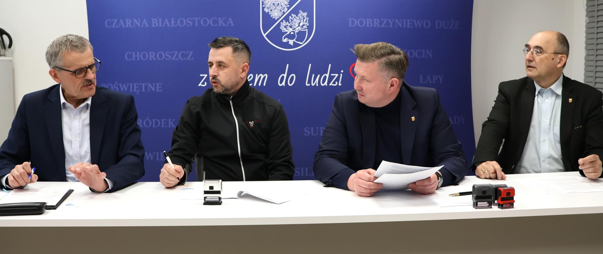 podpisanie umowy na zakup równiarki 
