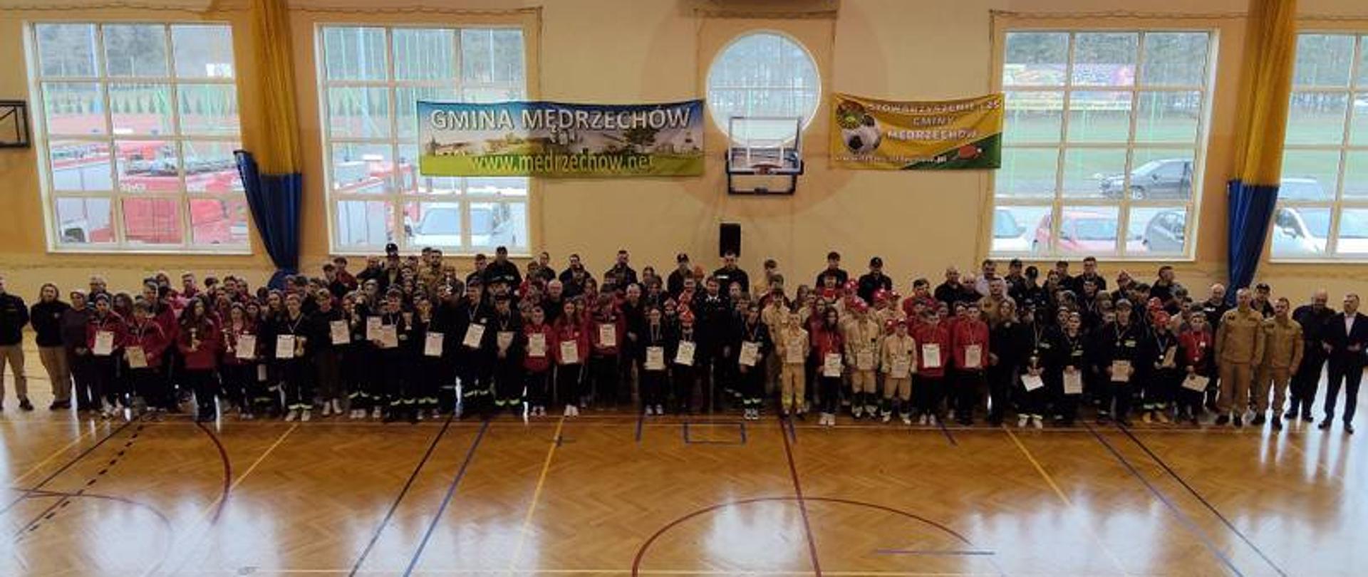 Zdjęcie grupowe uczestników wydarzenia
