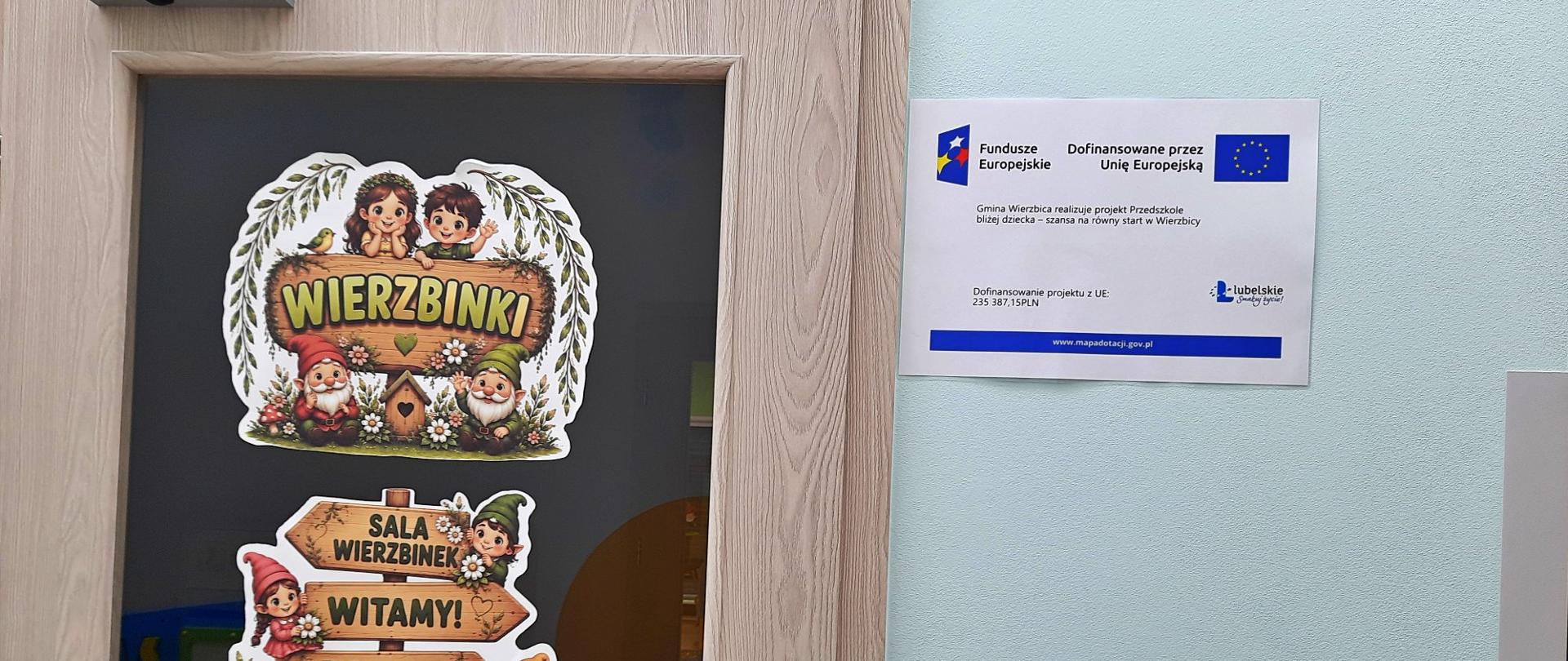 zdjęcia z wnętrza budynku przedszkola, na których widać plakaty informacyjne
