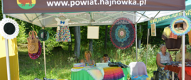 Wystawcy na swoich stoiskach