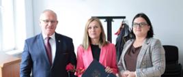 Moment wręczenia podziękowań