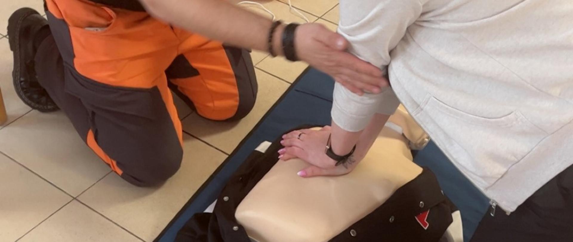 Powiat Konecki stawia na bezpieczeństwo – rozpoczęto cykl szkoleń ratowniczych w DPS „Cichy Zakątek”