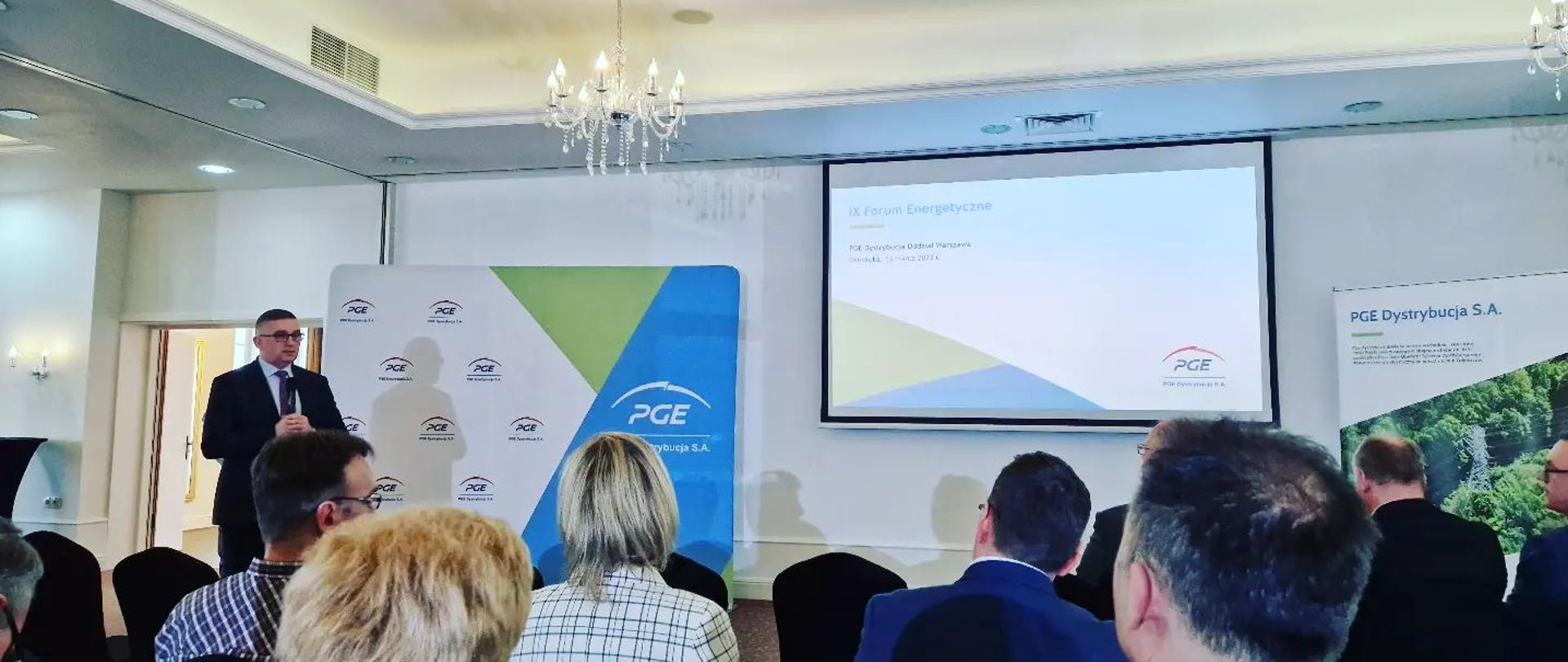 Zdjęcie przedstawia konferencję - forum energetyczne.