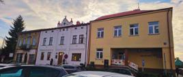 Szereg budynków w centralnej części miasta Tyczyn