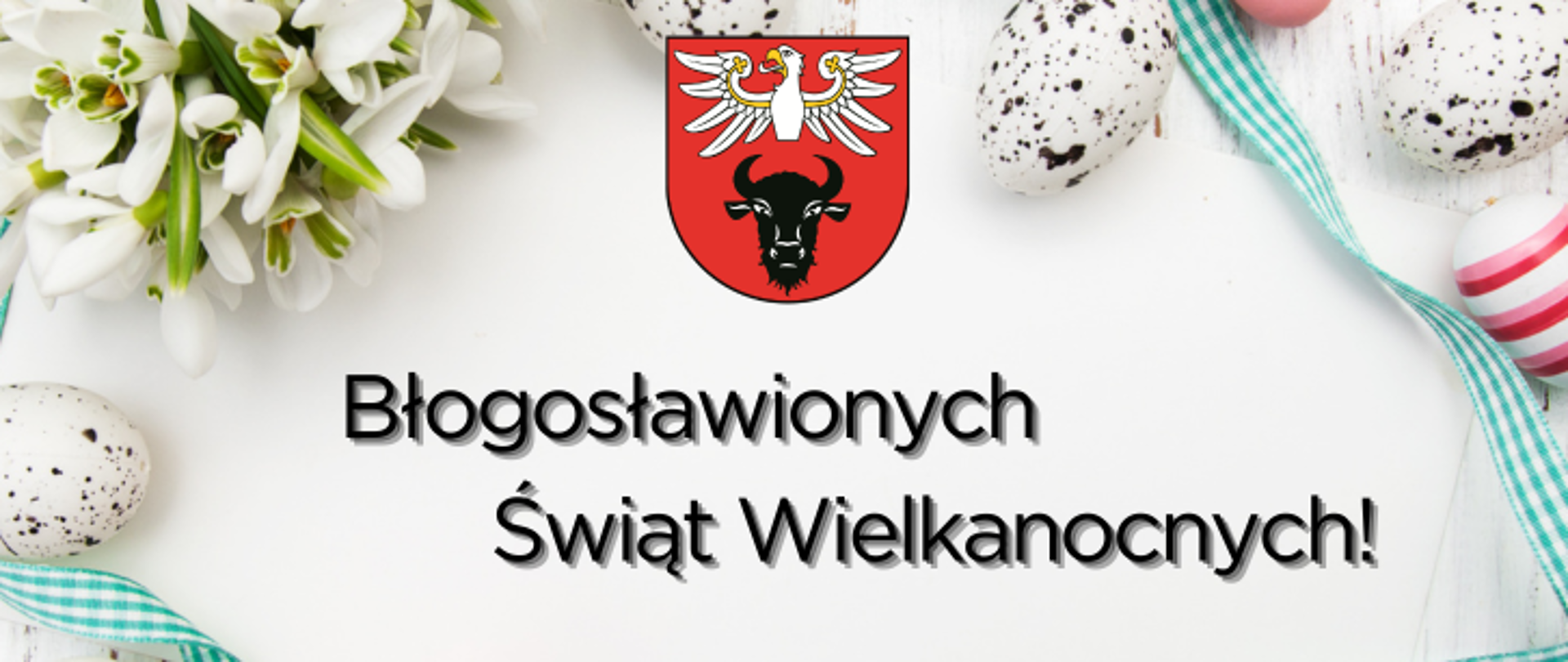 na obrazku znajdują się kolorowe elementy wielkanocne, na górze logo powiatu, a na dole napis "Błogosławionych Świąt Wielkanocnych"