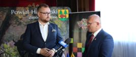 Starosta Hajnowski Andrzej Skiepko i Wicemarszałek Sebastian Łukaszewicz przy głosie