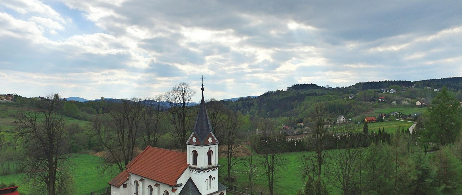 Łękawica - widok na kościół