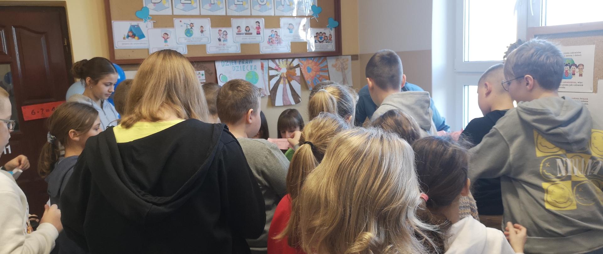 Uczniowie klas 4 – 8 biorą udział w szkolnym konkursie nt. Praw Dziecka
