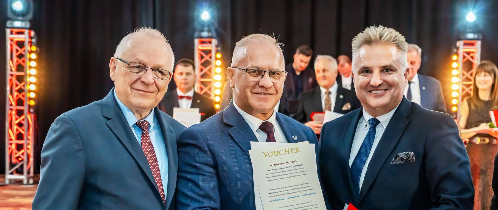 Starosta Hajnowski odbiera nagrodę