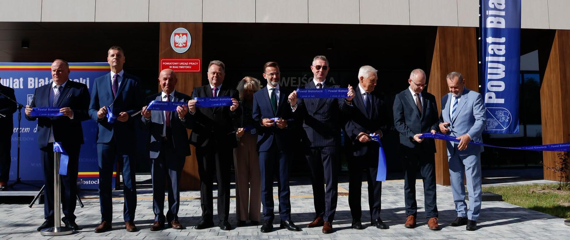 przecięcie wstęgi przez gości