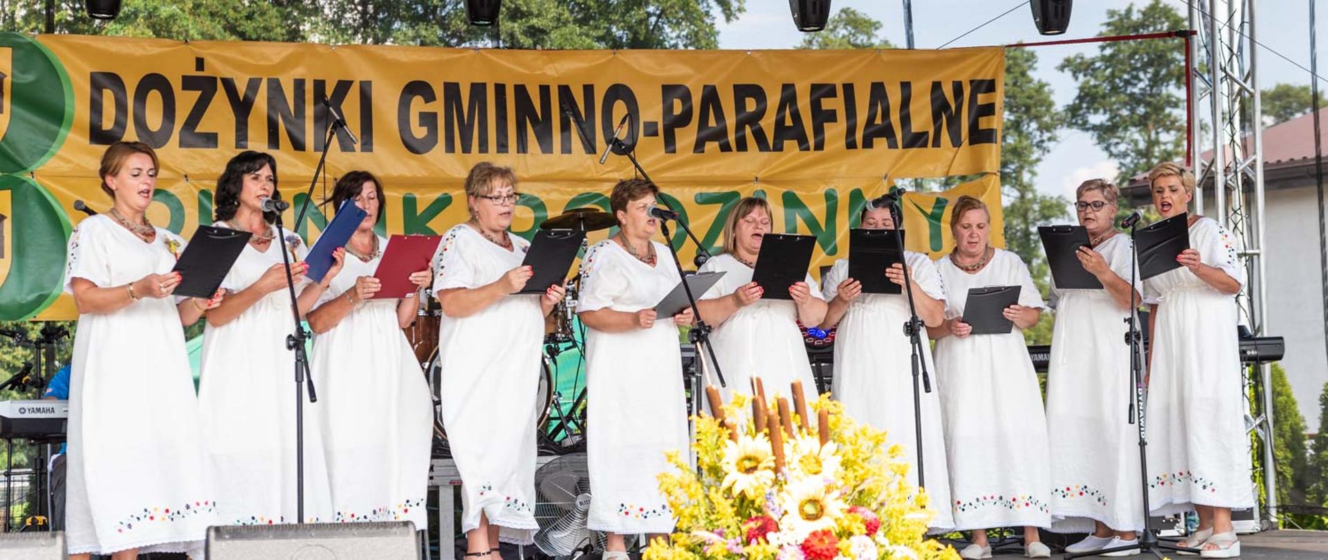 Występ na scenie KGW "Goździczanki"