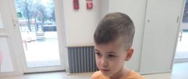 Dzieci w strojach w trakcie balu
