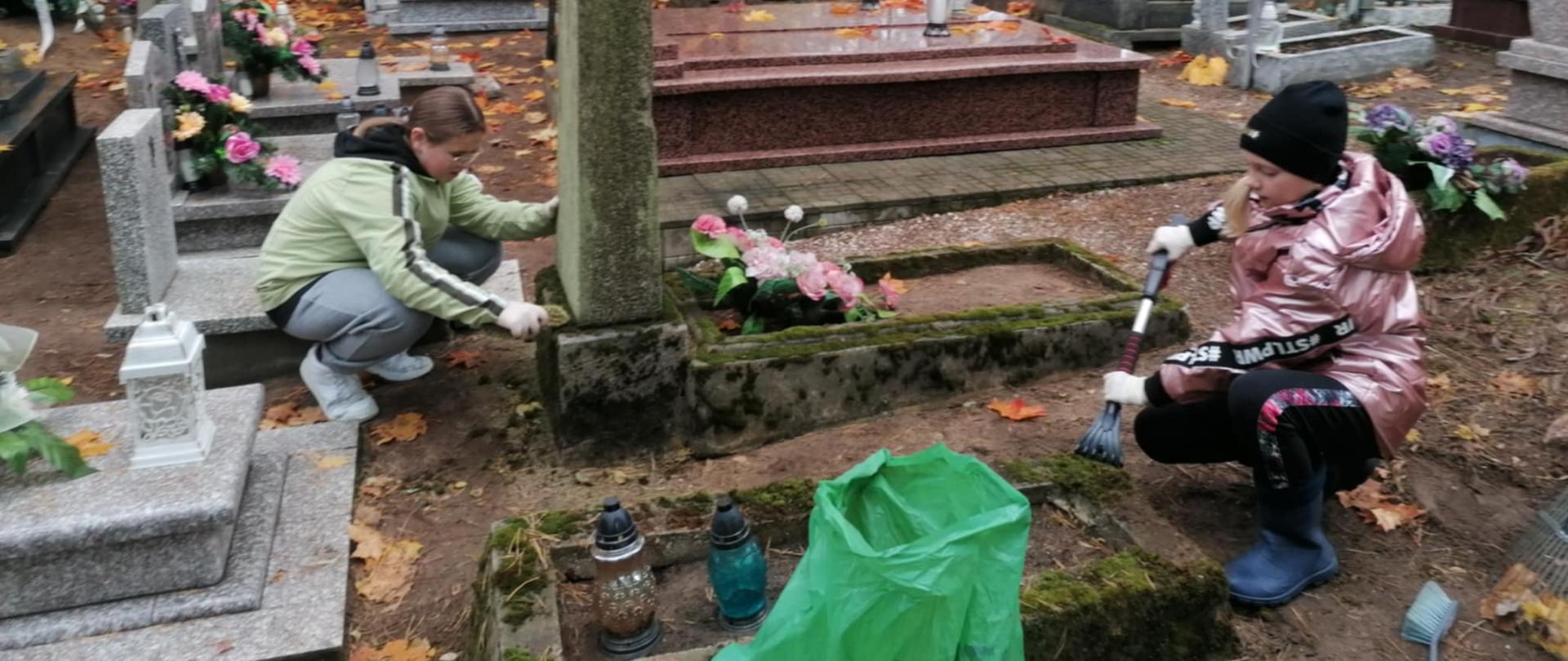 Akcja "Podaruj światełko" - Szkolnego Koła Wolontariatu ze Szkoły Podstawowej im. Jana Pawła II w Żarnowie