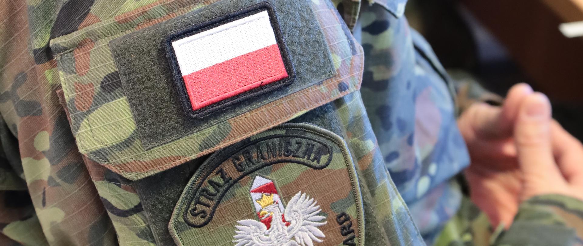 Fragment munduru funkcjonariusza Straży Granicznej
