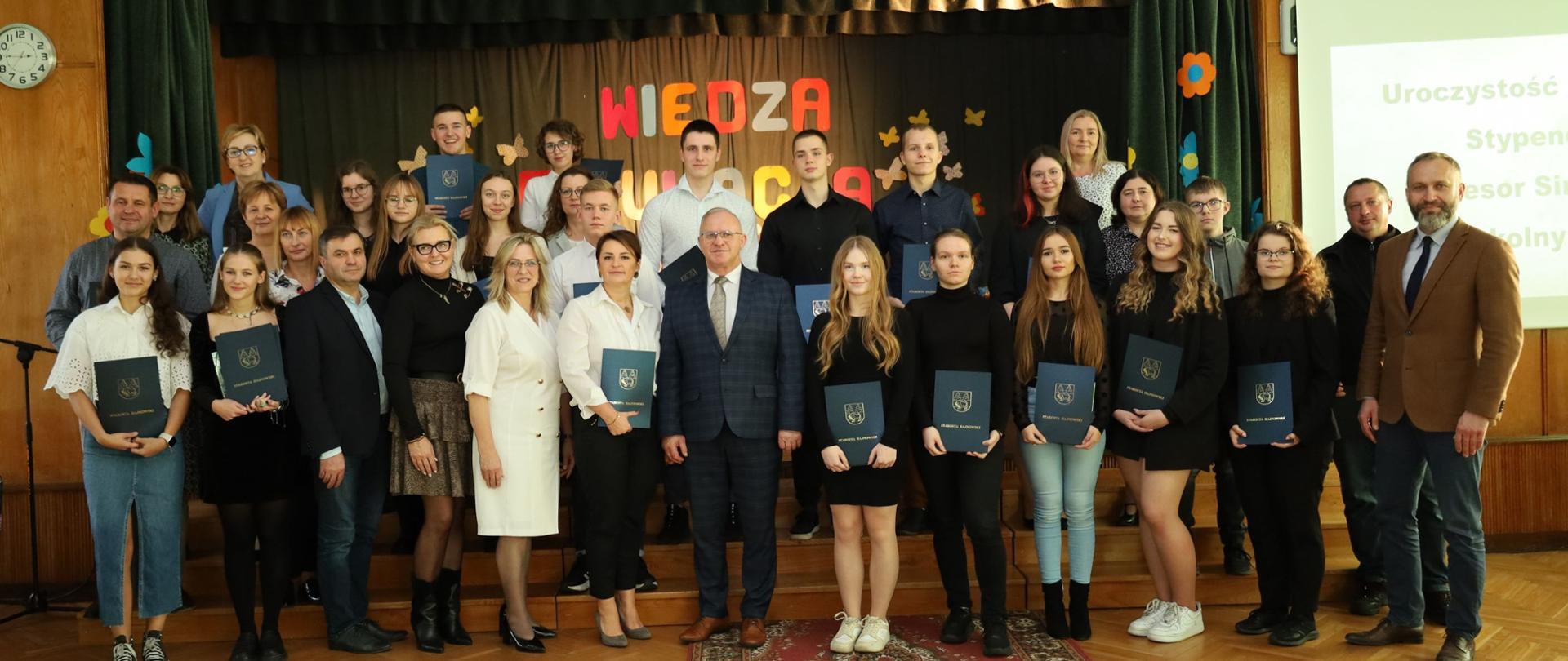 Wspólne zdjęcie uczestników uroczystości