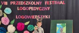 Przedszkolaki w trakcie prezentowania wierszyków