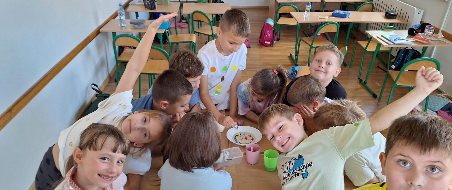 Doświadczenie: kropka w oleju