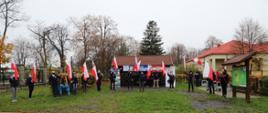 Reprezentacja starostwa z flagami narodowymi