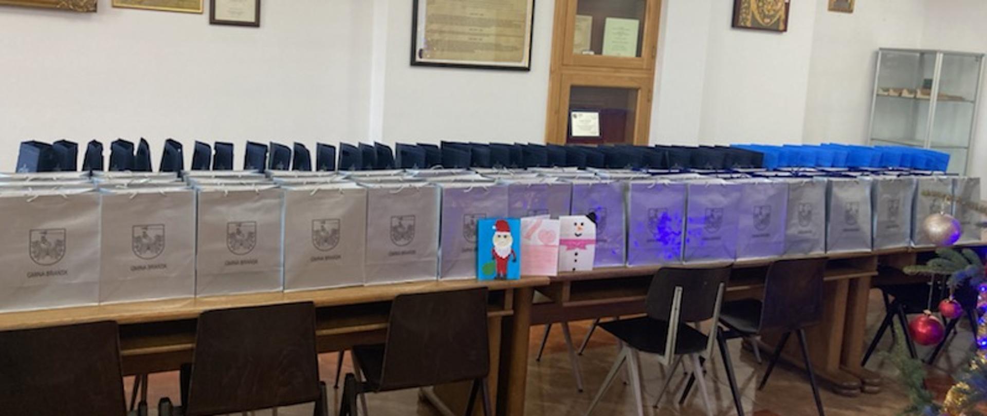 Paczki przygotowane dla służb mundurowych przez Gminę Brańsk