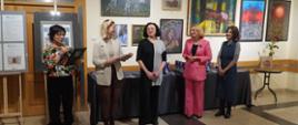 Uczestnicy Przeglądu pozują do zdjęcia 