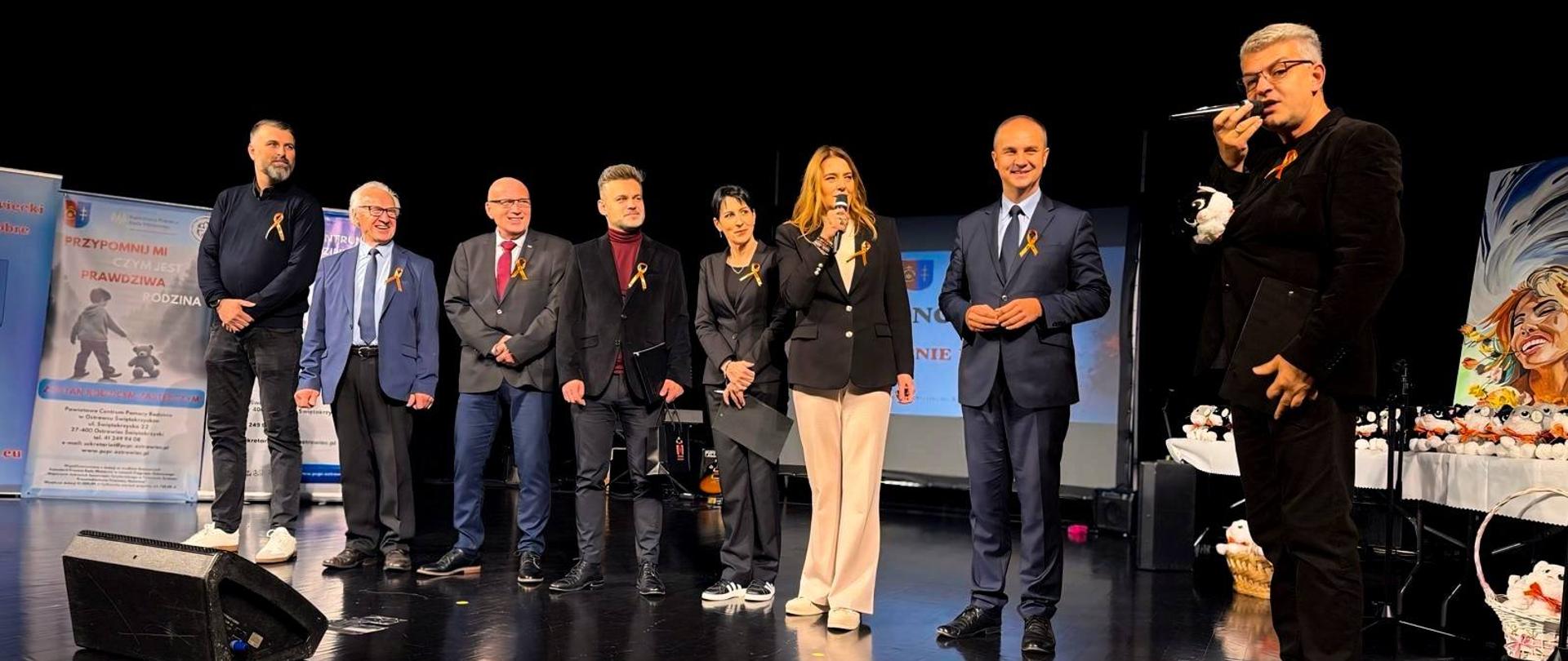 Koncert „Brzmienie Pomocy” zorganizowany przez Powiatowe Centrum Pomocy Rodzinie w Ostrowcu Świętokrzyskim