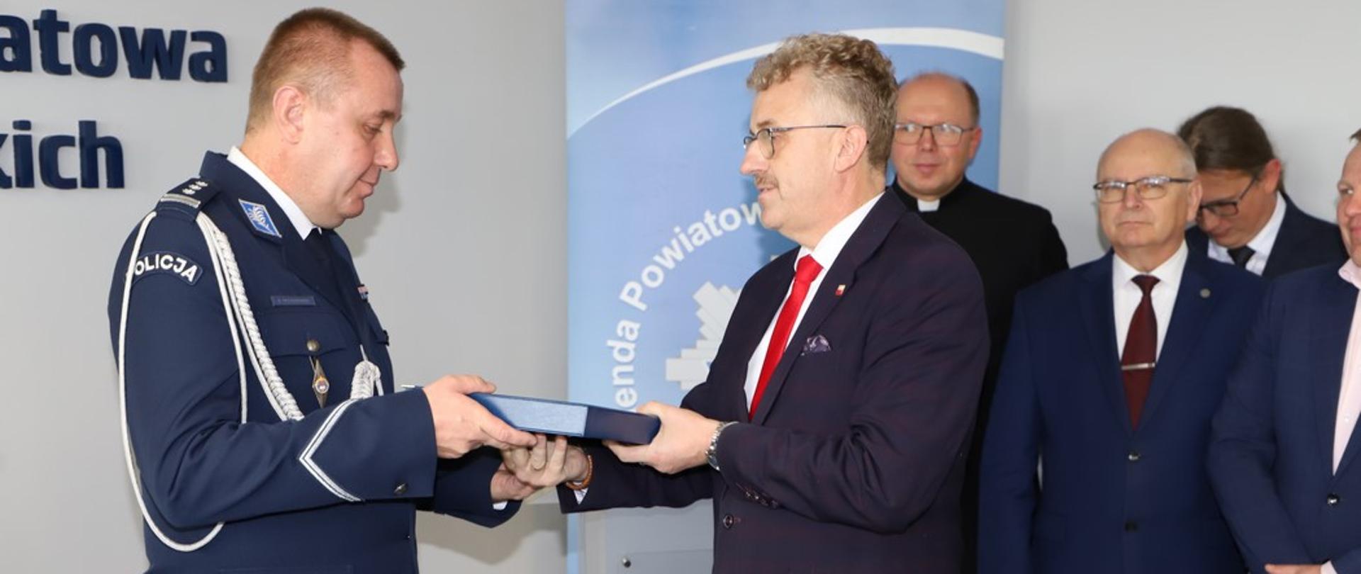 Uroczysta zbiórka w Komendzie Powiatowej Policji w Końskich