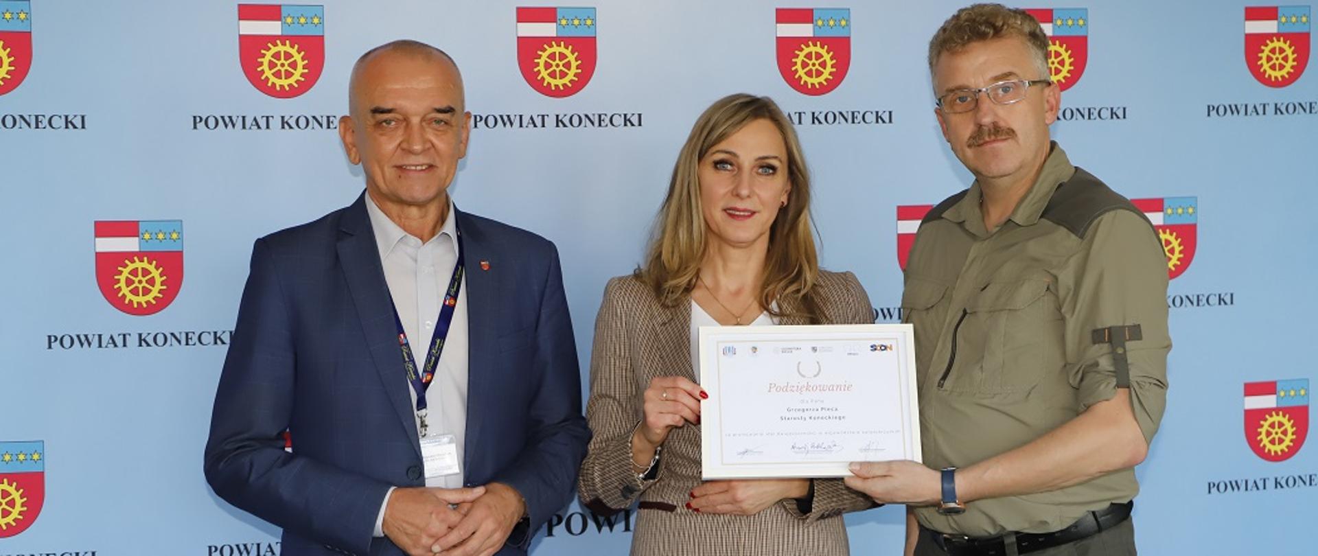 Wyróżnienie dyrektor II Liceum Ogólnokształcącego im. Marii Skłodowskiej - Curie w Końskich