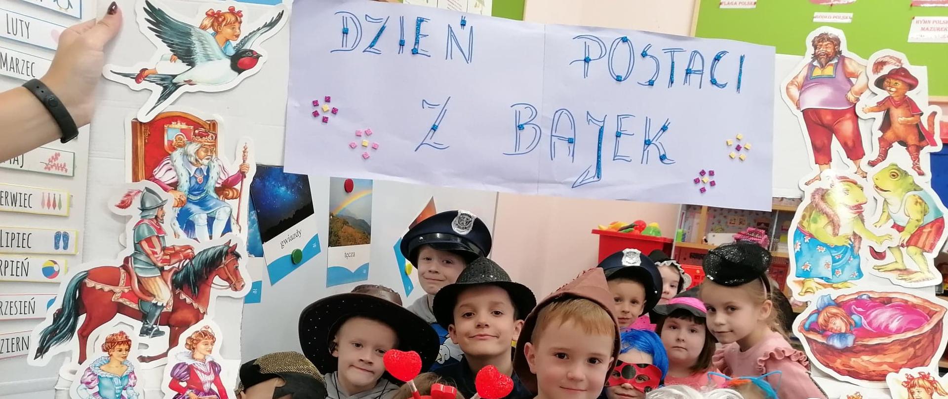 Dzieci z oddziału przedszkolnego (gr. 5-6 latki) świętują Międzynarodowy Dzień Postaci z Bajek.