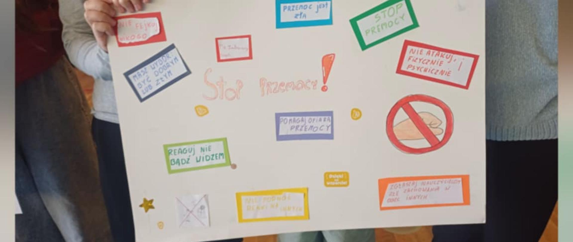 Prace plastyczne - plakaty na temat "Mam super moc, reaguję na przemoc"