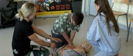 Czy potrafimy pomóc, kiedy ktoś obok nas nagle potrzebuje pomocy?