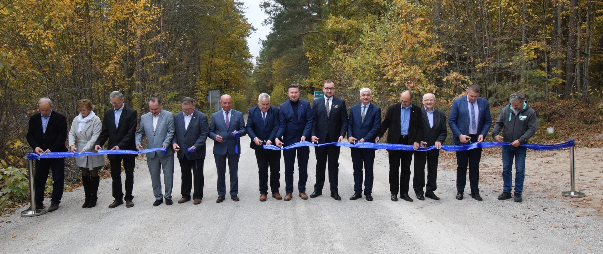 Przecięcie wstęgi na drodze Kopisk - Chraboły
