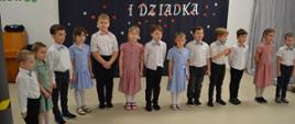 Dzieci w trakcie artystycznego występu