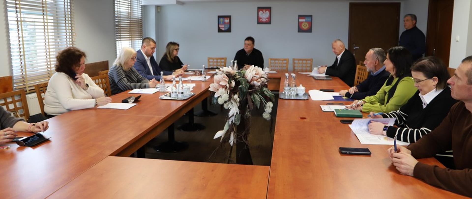 O finansach na Posiedzeniu Powiatowej Rady Rynku Pracy