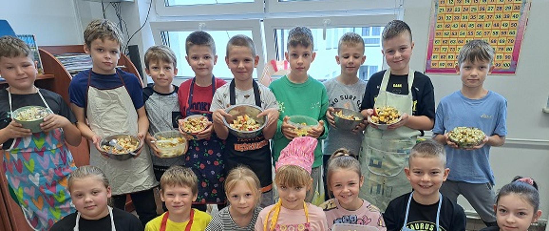 Sałatki owocowe – zdjęcie grupowe