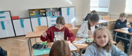 Klasa 4 tworzy zasady bezpiecznego korzystania z internetu.
