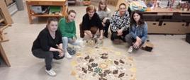 Wspólne układanie mandala po seminarium 