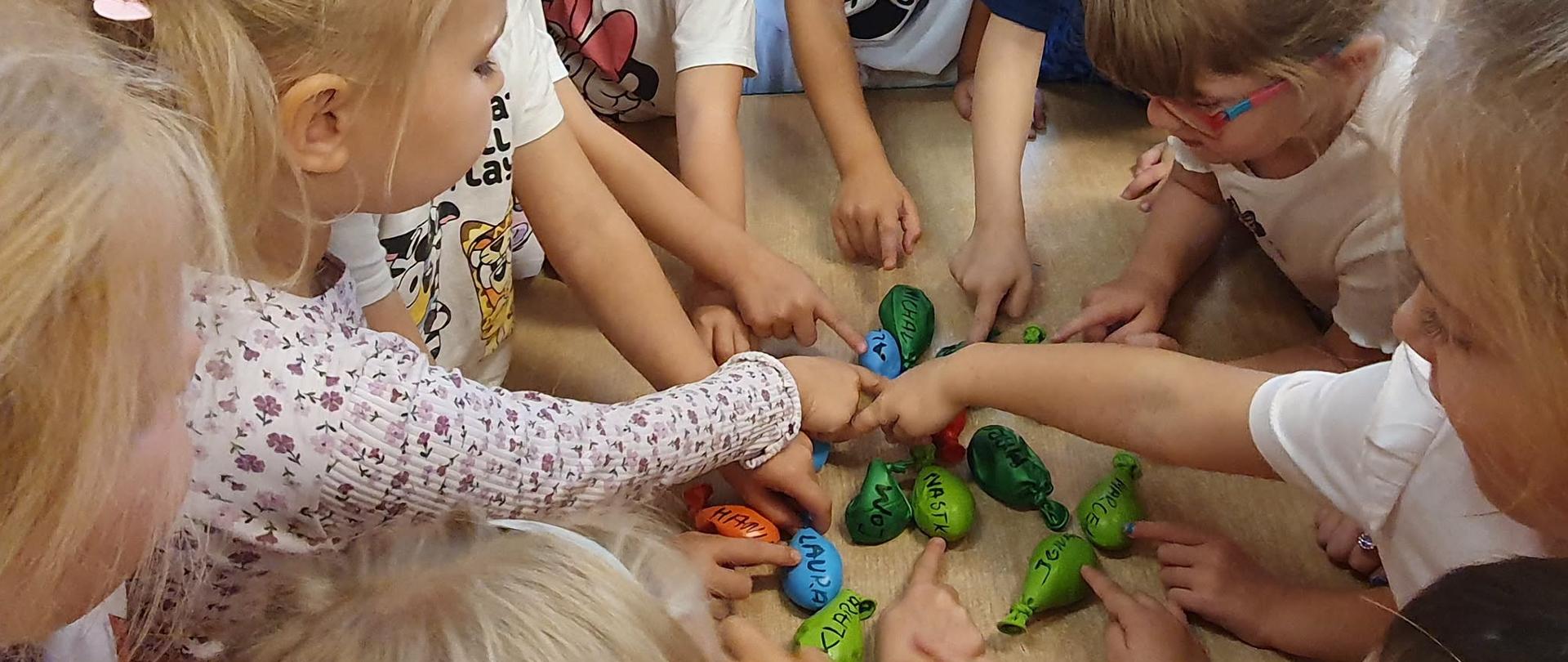 Dzieci eksperyrymentują 