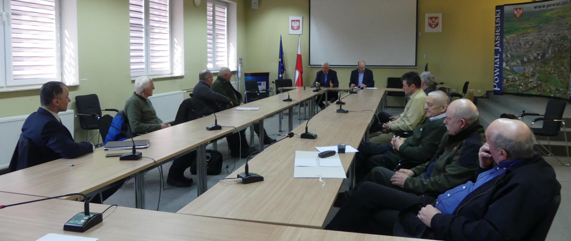Podpisanie umów na dzierżawę obwodów łowieckich polnych