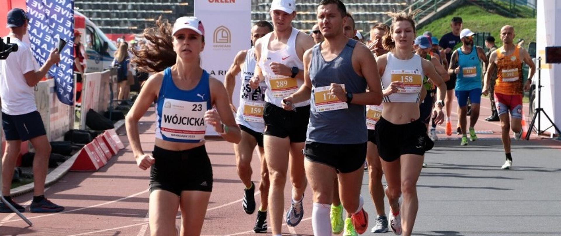 Magdalena Wójcicka na trasie półmaratonu