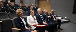 Spotkanie w ramach realizowanego przez Powiat Proszowicki Programu Priorytetowego „Bezpieczny Dom”, na zdjęciu uczestnicy spotkania na sali w Centrum Kultury i Wypoczynku w Proszowicach