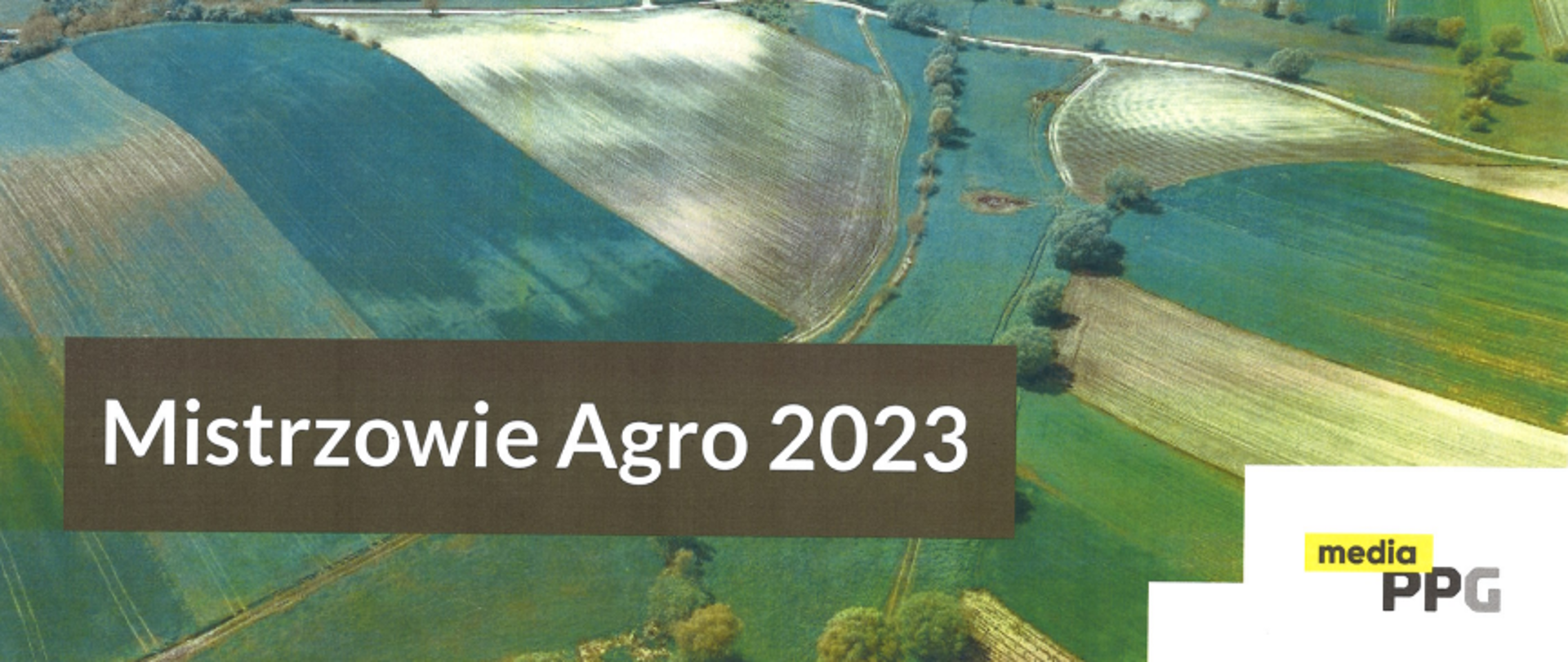 Zdjęcie pokazuje obszar polny z lotu ptaka, na środku widnieje tytuł "Mistrzostwie Agro 2023" oraz w prawym dolnym roku logo "media PPG"