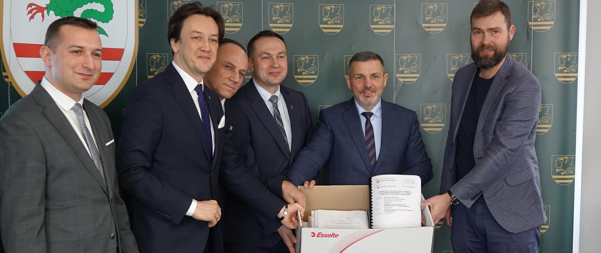 Przekazanie dokumentacji dotyczącej budowy mostu na rzece Wiśle