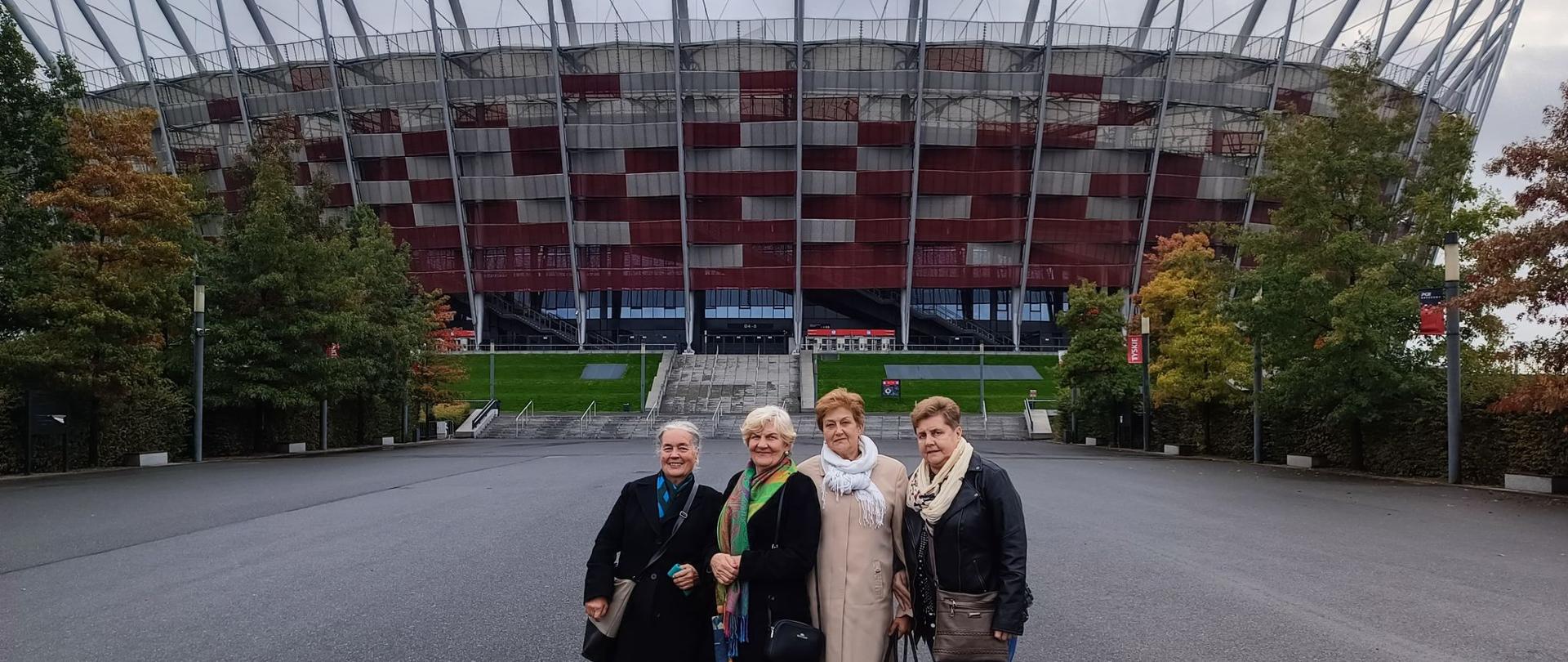 Członkowie Klubu "Senior+" podczas Senioralii 2022 na stadionie PGE Narodowym 