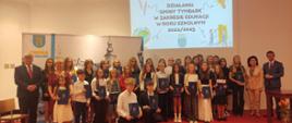 Stypendyści wraz z władzami