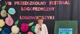 Przedszkolaki w trakcie prezentowania wierszyków