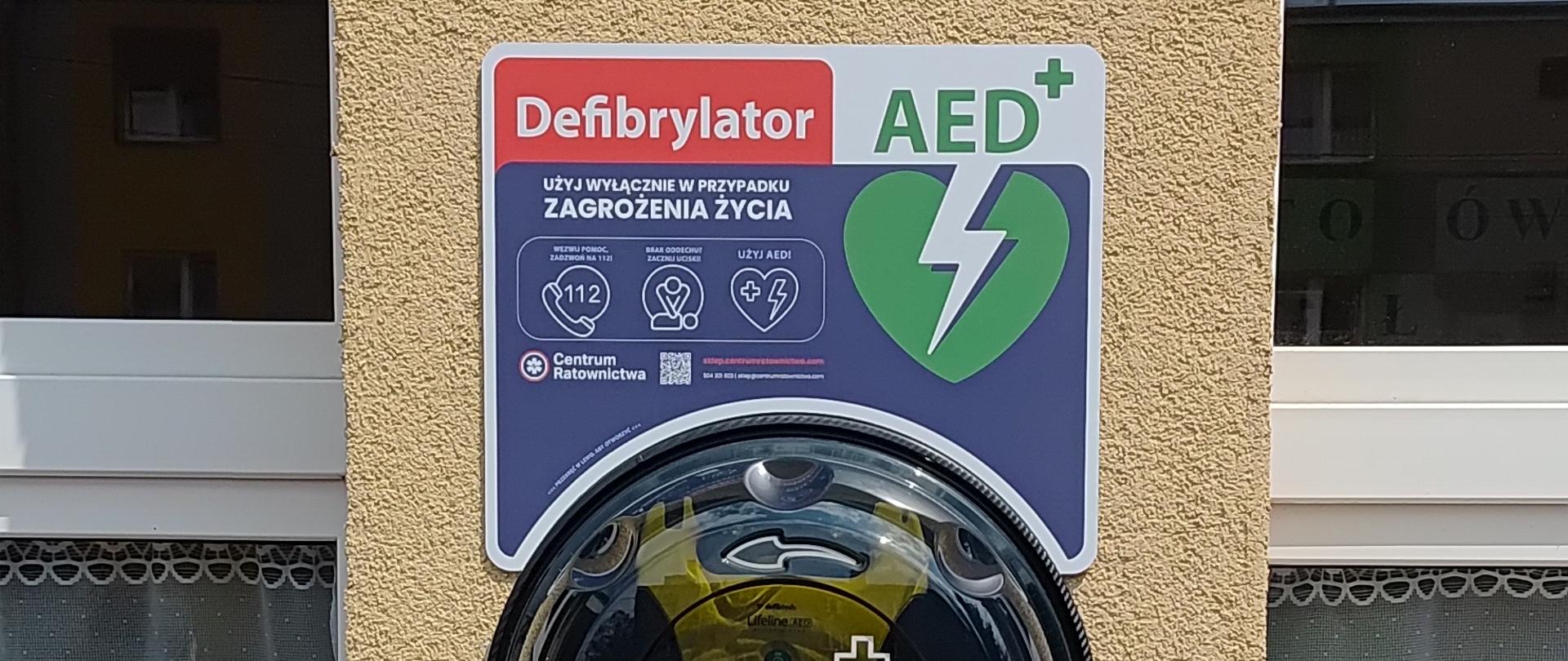 Nowy defibrylator AED na terenie Szkoły Podstawowej im. Powstańców Wielkopolskich przy os. Wierzbowym w Budzyniu